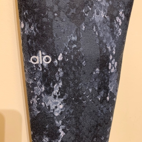 Alo Yoga Airbrush Leggings Python, Small - Picture 8 of 9